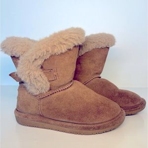 BearPaw Betsy Classic Youth Suede Boot slip on